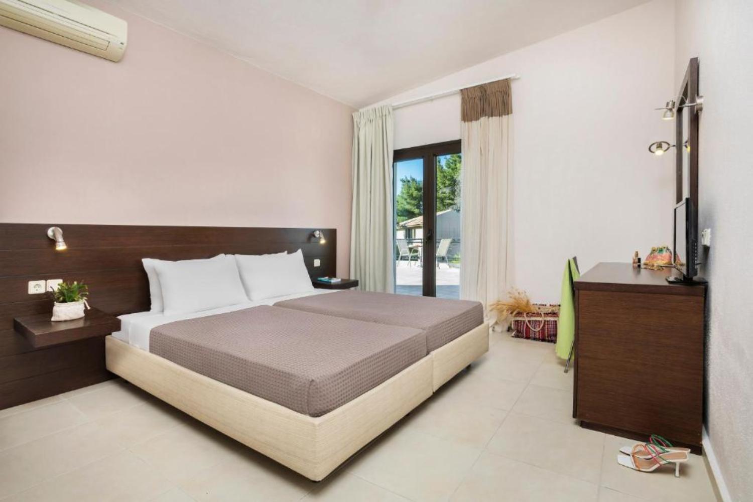 Tiara Holidays - Ohana Hotel - Standard Double Room